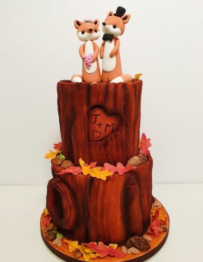2-tier-Woodland-wedding-cake-East-Yorkshire