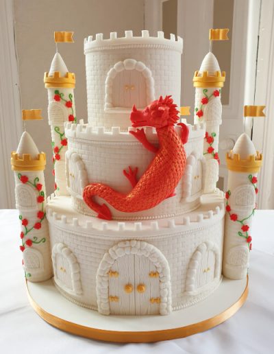 castle-wedding-cake-with-dragon
